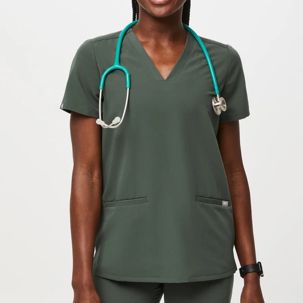 Figs Casma Three-Pocket Scrub Top